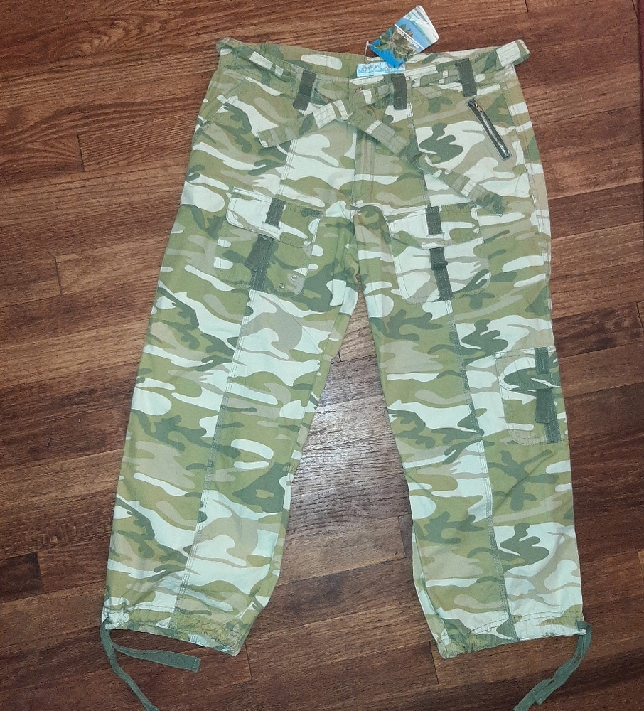 Pacific girl camo capris